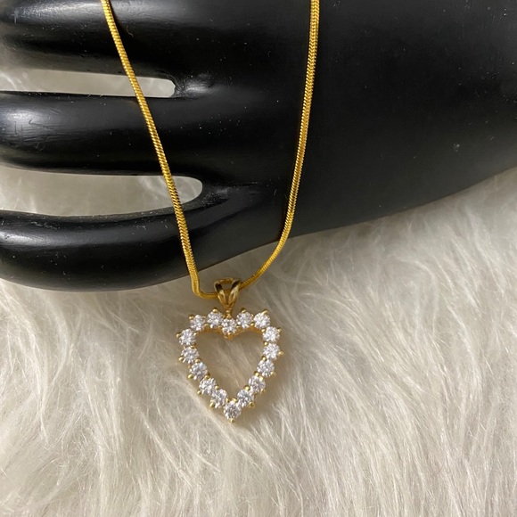 Radiant Elegance: 18K Gold-Plated Chain with Sterling Silver 925 Heart Necklace - Picture 5 of 10